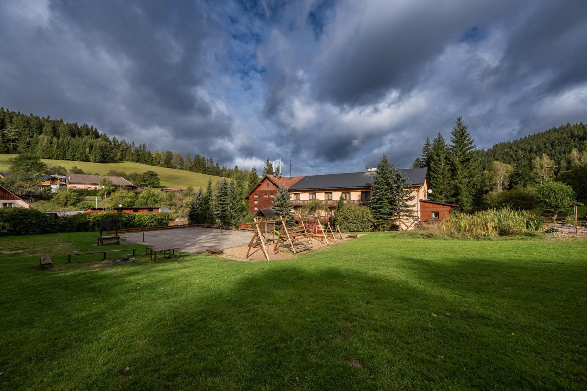 Horsky Hotel Kycerka Velké Karlovice Εξωτερικό φωτογραφία