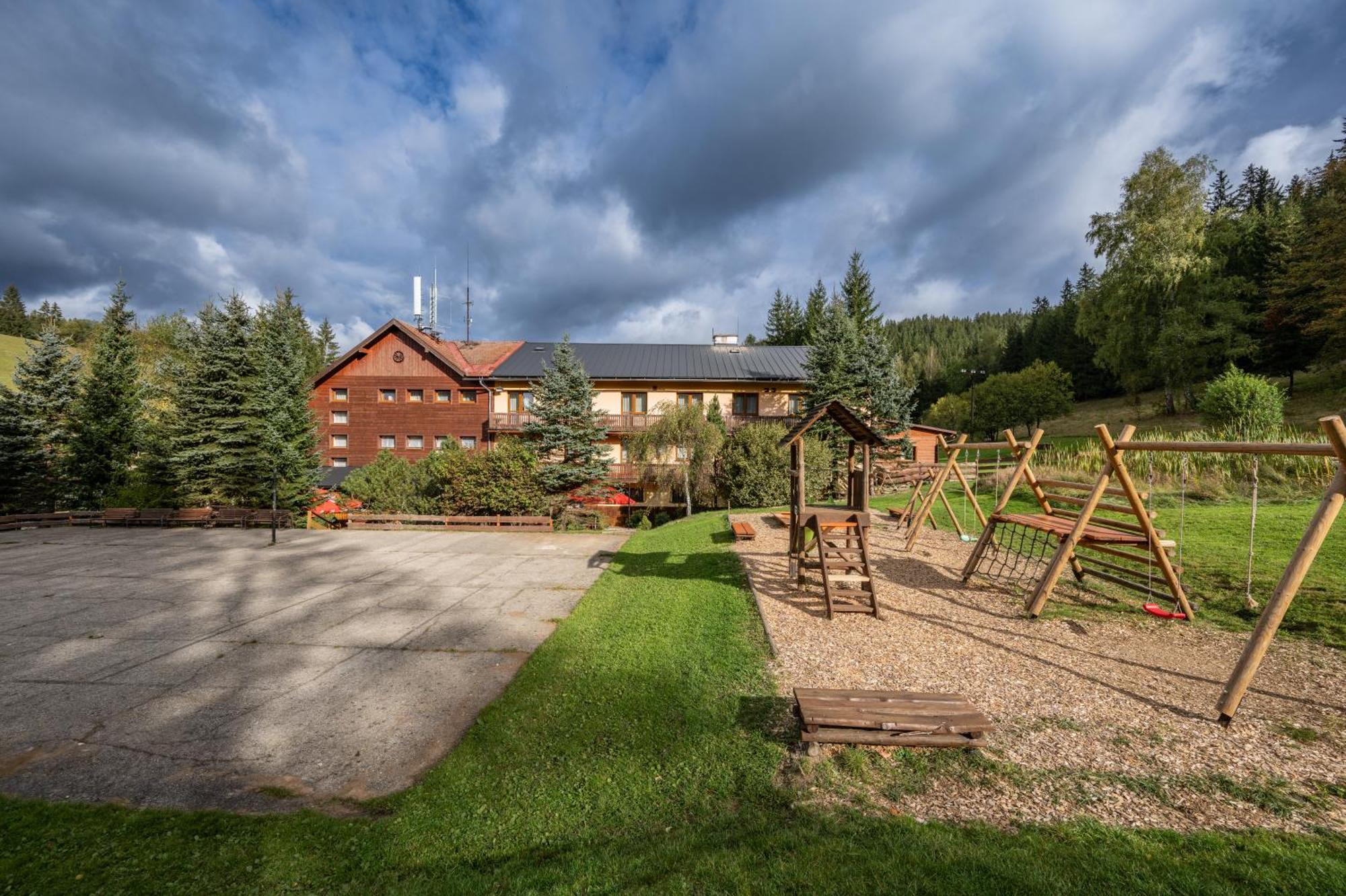 Horsky Hotel Kycerka Velké Karlovice Εξωτερικό φωτογραφία